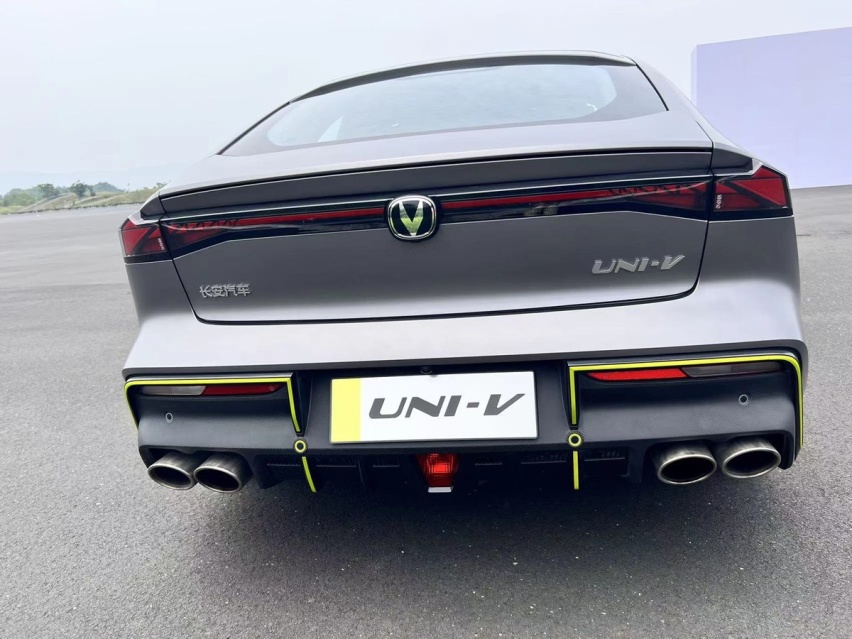 它比重庆火锅更够味，去汽车试验场试驾2.0T版本长安UNI-V