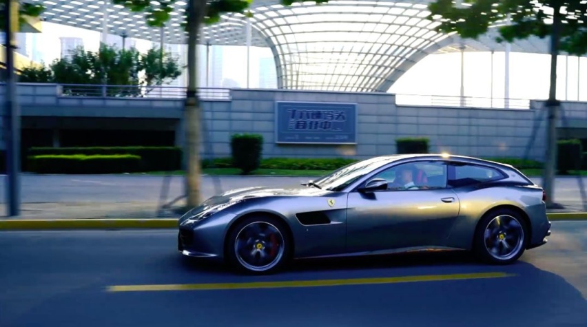深不可测：约翰王深度试驾法拉利GTC4Lusso T