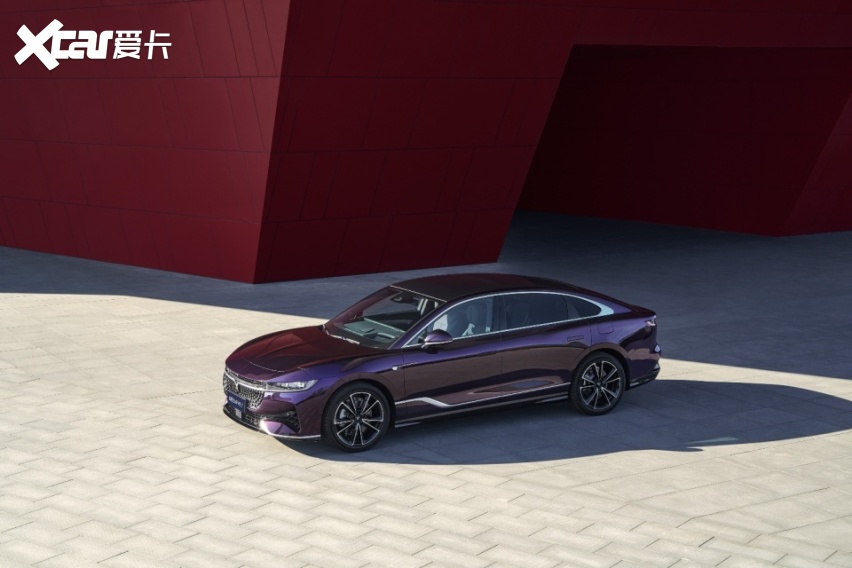 262km超长纯电续航 岚图追光PHEV 25.28万元起