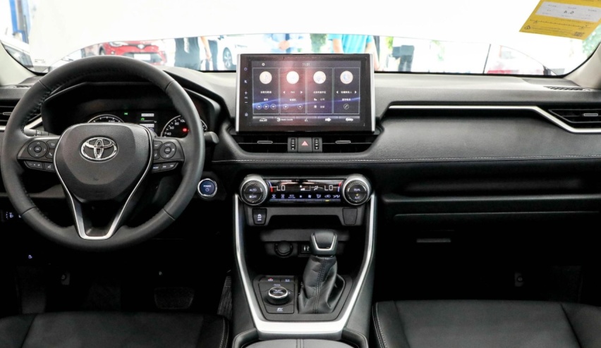 丰田新款实力派SUV：油耗4.6L，加92汽油，还有四驱，仅17万