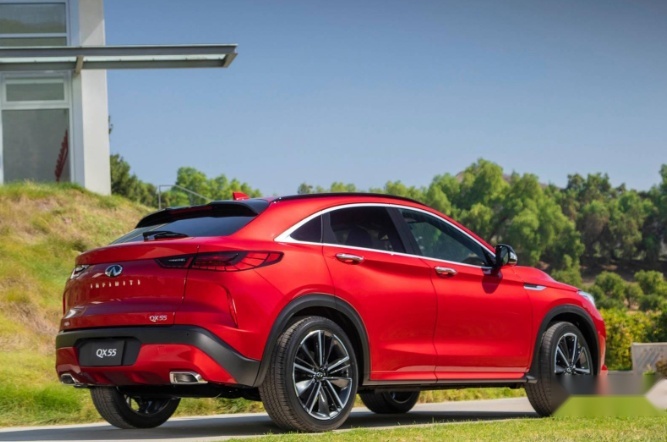 成都车展：CVT变速箱+老掉牙内饰，英菲尼迪QX55拿什么卖40万？