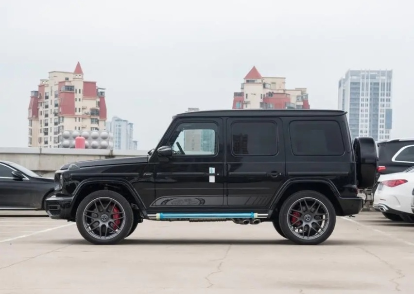 接近300万的奔驰大G，4.0T V8绝非浪得虚名，够大气！