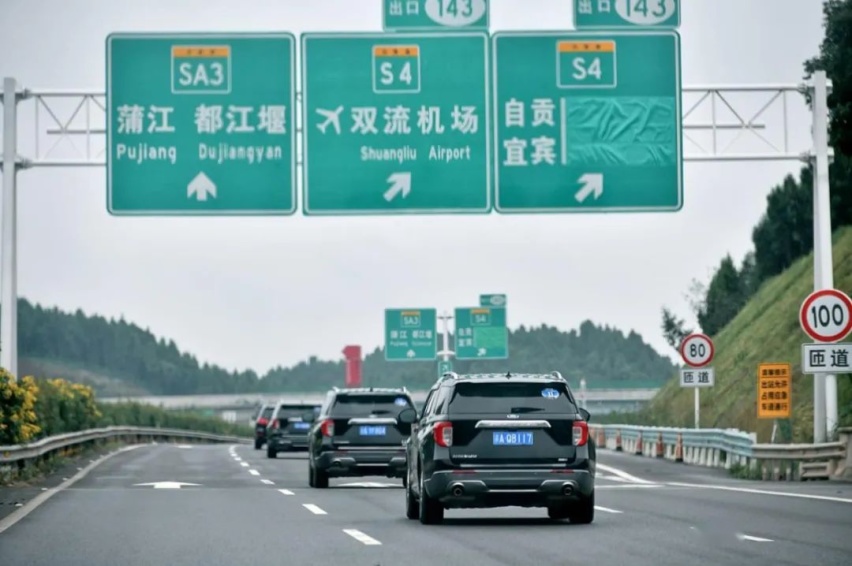 两天1000公里奔赴稻城亚丁，详聊福特探险者长途自驾中的驾乘表现