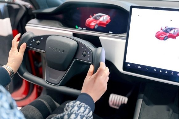 2.1秒破百！特斯拉Model S Plaid空降昆明
