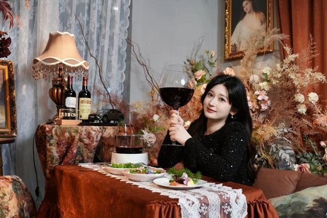 品味冬日的第一杯热红酒，与“车圈显眼包”探索宝藏生活