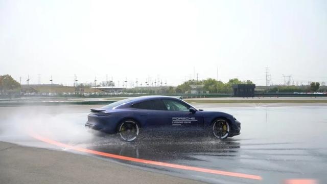 【试驾】保时捷Taycan Turbo S:电动化?还是超进