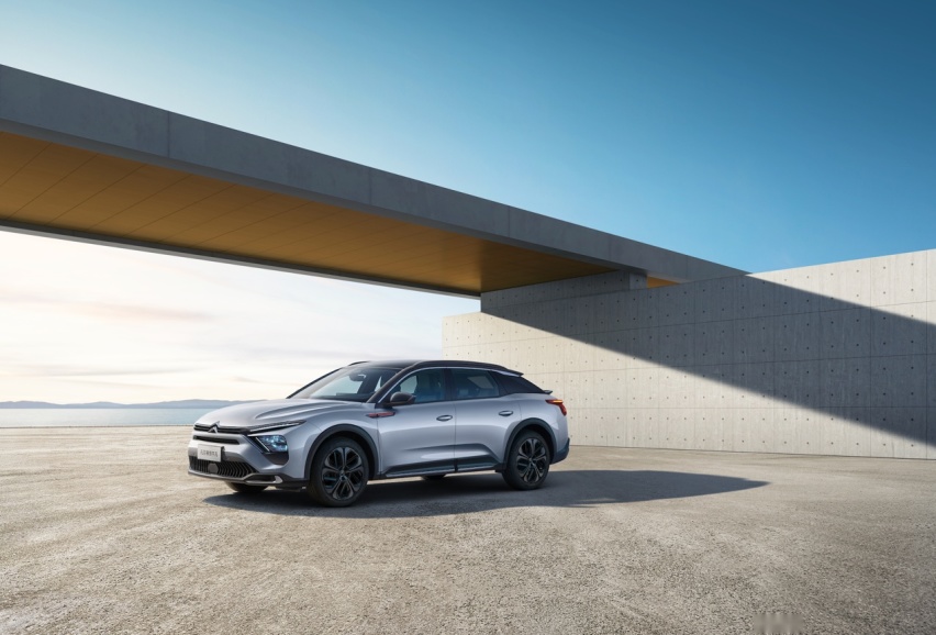 2024款凡尔赛C5 X携8重礼遇登场