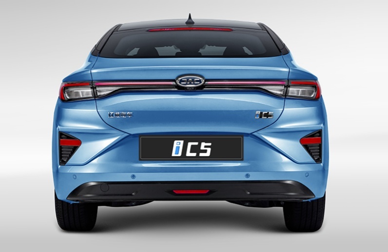 百公里电耗13.3kWh,NEDC综合续航530公里,江淮i