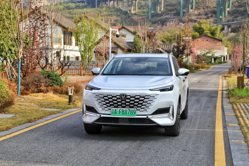 试驾UNI-K 智电iDD、UNI-V 智电iDD：优异经济性与强劲动