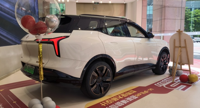 恒驰5到店实拍：用料足诚意足，真是30万以内最好的纯电SUV？