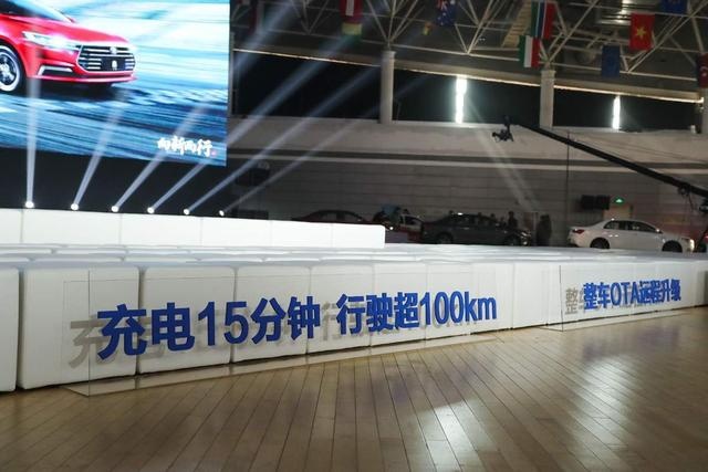 比亚迪秦燃油版低价上市搅局紧凑级家轿市场，合资品牌要慌？