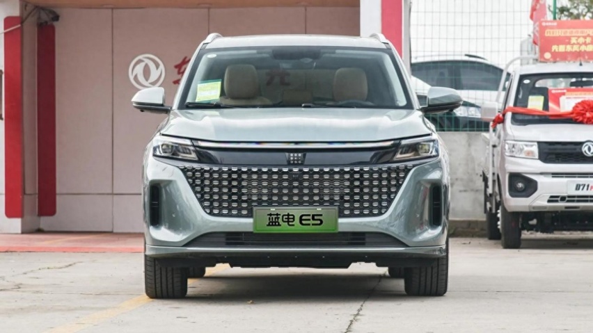 13万级家用插混SUV首选，蓝电E5满油满电可跑1150km，5座/7