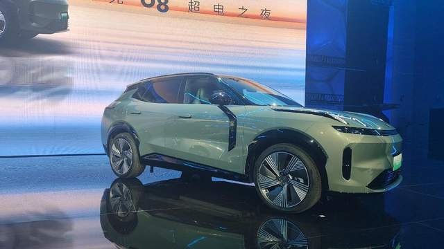 首搭“龍鷹一号”/续航1400km，领克08起售20.88万元