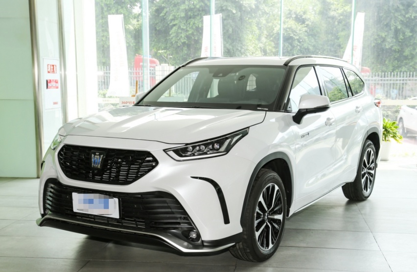 百公里油耗仅需5.3L，一汽丰田皇冠陆放大大降低用车成本