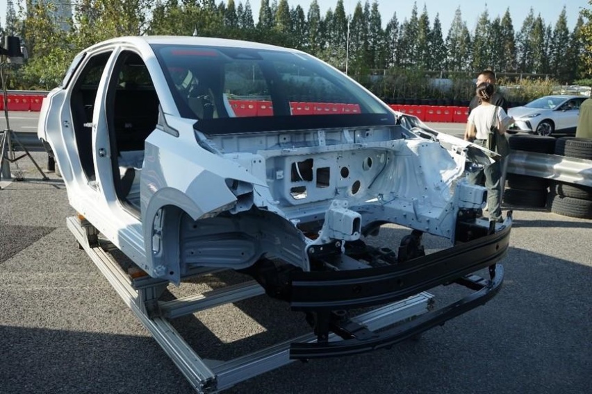 试驾MG4 EV：两厢+后驱，电车也能拥有驾驶乐趣