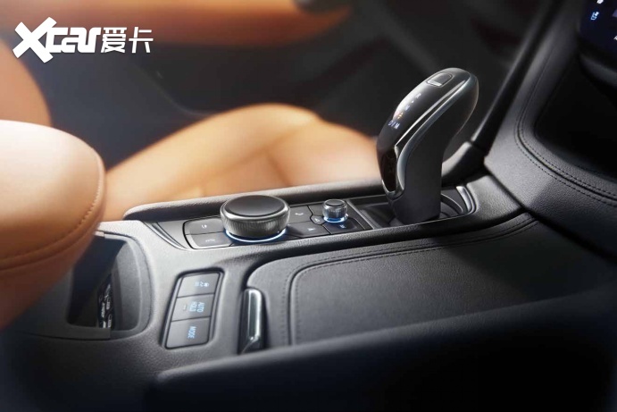 买车不止代步！对比凯迪拉克XT6和沃尔沃XC90，高下立判！