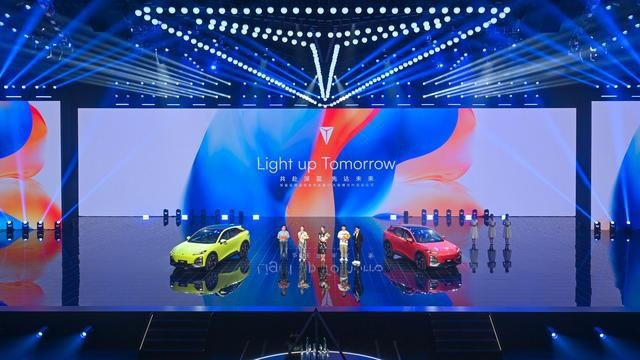 包下会展中心做交付，CEO表演热舞，深蓝汽车宠粉太拼了