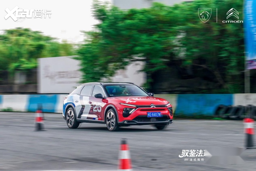 神龙全系驾控体验，法系车一开起来就不太一样？