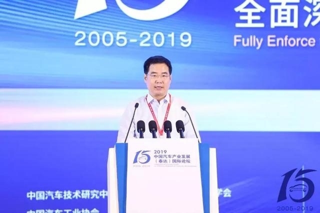 氢燃料or纯电动，新能源汽车发展的十字路口，谁才是主流？