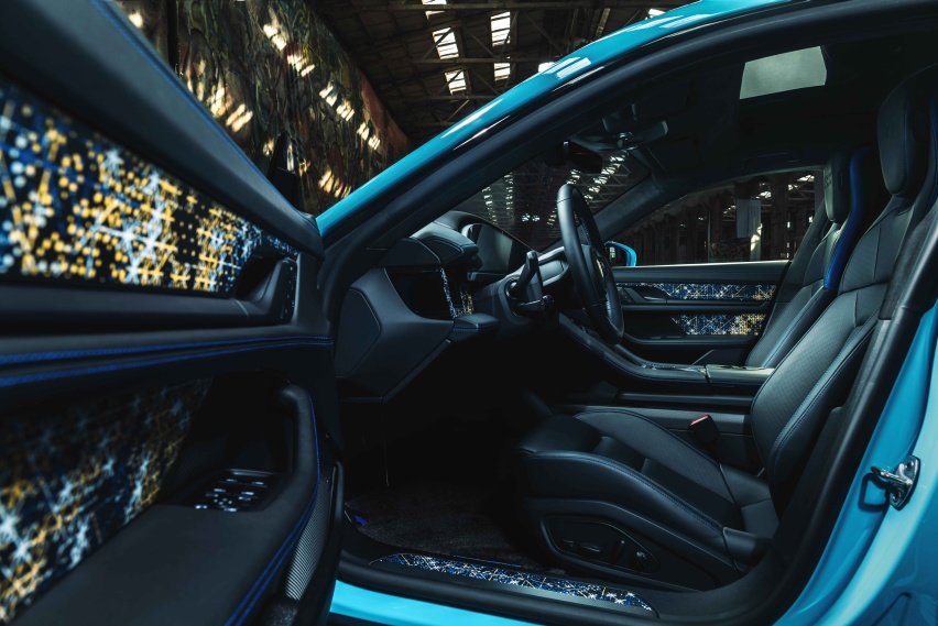 2023成都车展：保时捷Taycan Turbo S 丁乙“十示”定制
