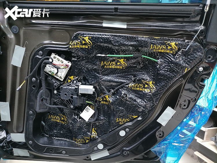 专车专用12单元畅快出声，奔驰E200汽车音响改装埃曼德高