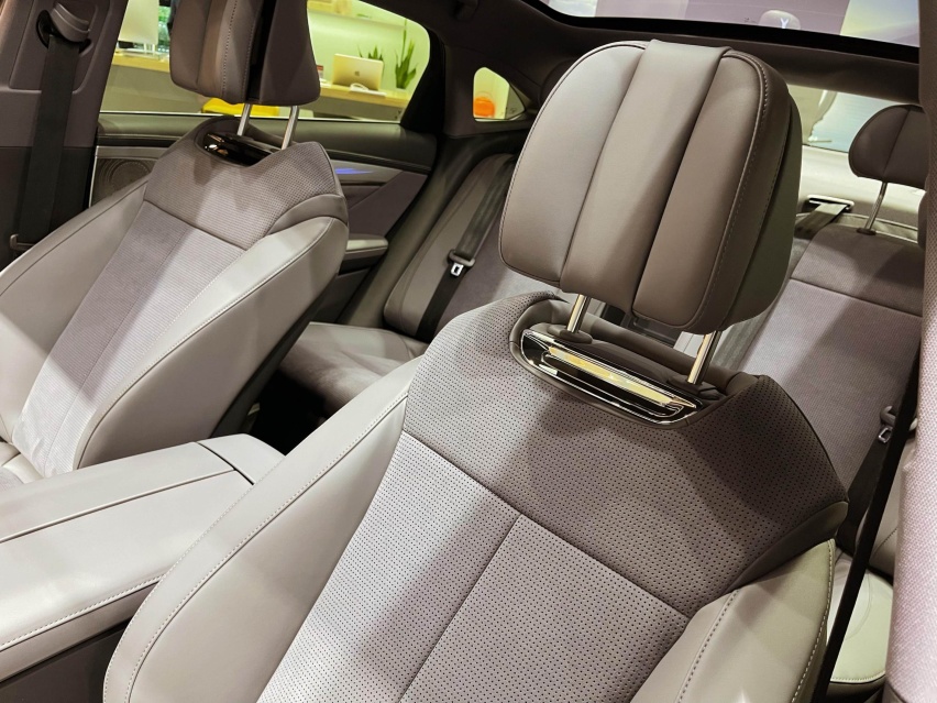 探店岚图追光PHEV：1260km续航+超宽空间 不到27万选它值得吗