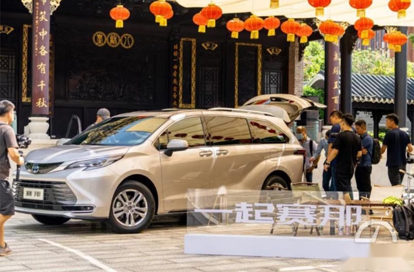 更低起售价但更高价值感，赛那颠覆高端MPV的传统形象