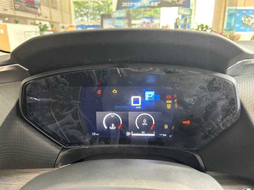 探店|2023款凡尔赛C5 X，入门即豪华，14.37万起售