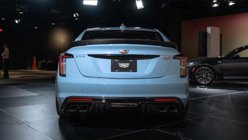 2025款凯迪拉克CT5-V黑翼，车速可达321km/h的轿车，钛合金