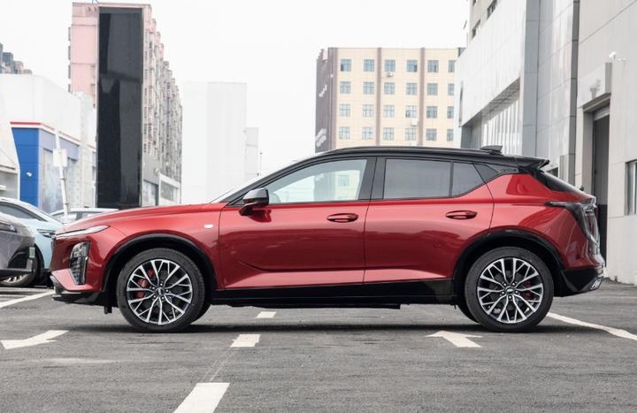 再添入门级轿跑SUV，起售21.97万元，凯迪拉克GT4来袭