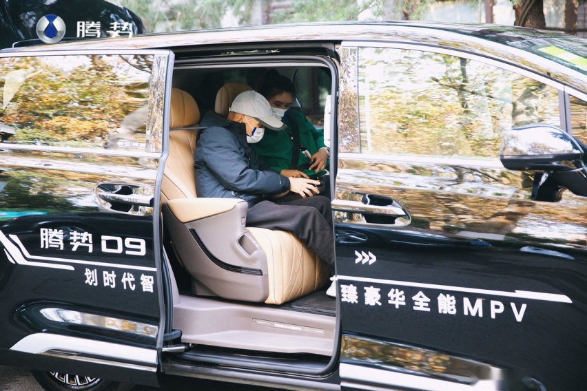 豪华超乎想象：邂逅高端豪华MPV腾势D9
