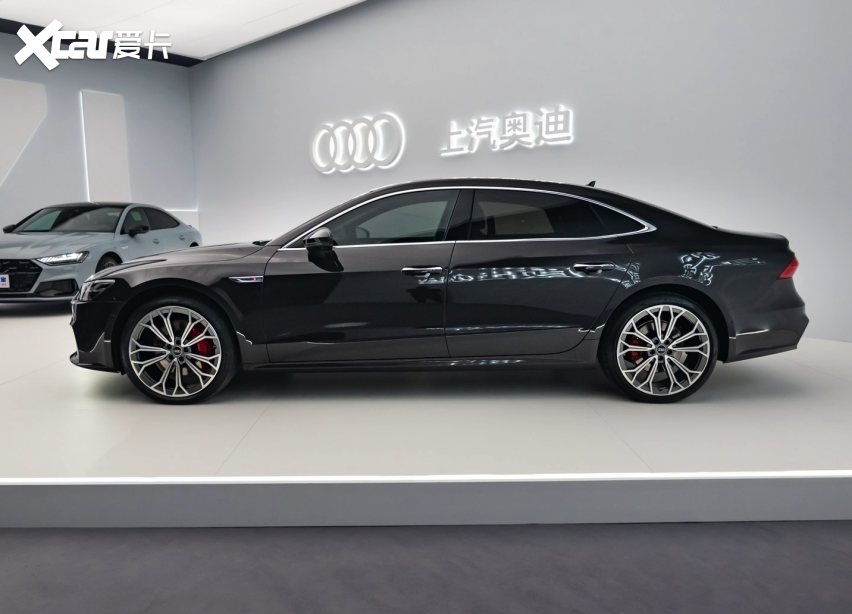 上汽奥迪a7l上市,售价低至41.87万,竟然还有rs套件?-爱卡汽车爱咖号