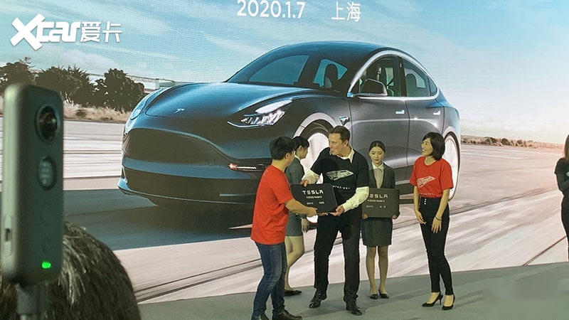 特斯拉年底实现100%国产！新闻联播21秒报道Model 3交付