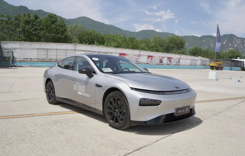 小鹏P7颜值与实力并存 能否碾压国产特斯拉Model 3？