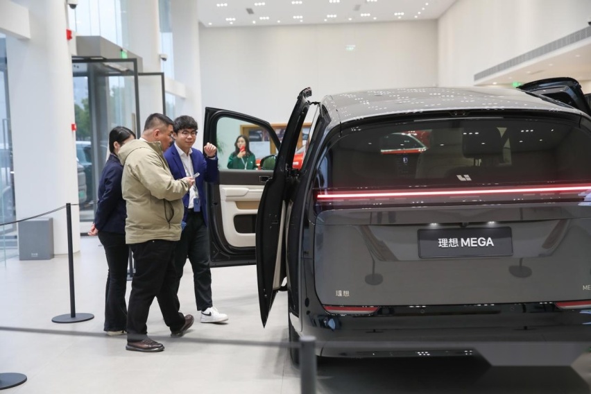 理想汽车MEGA拿起法律武器，对造谣者坚决说“不”！
