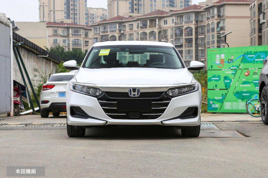 想买B级混动合资车，雅阁VS凯美瑞VS蒙迪欧，选谁不会错？