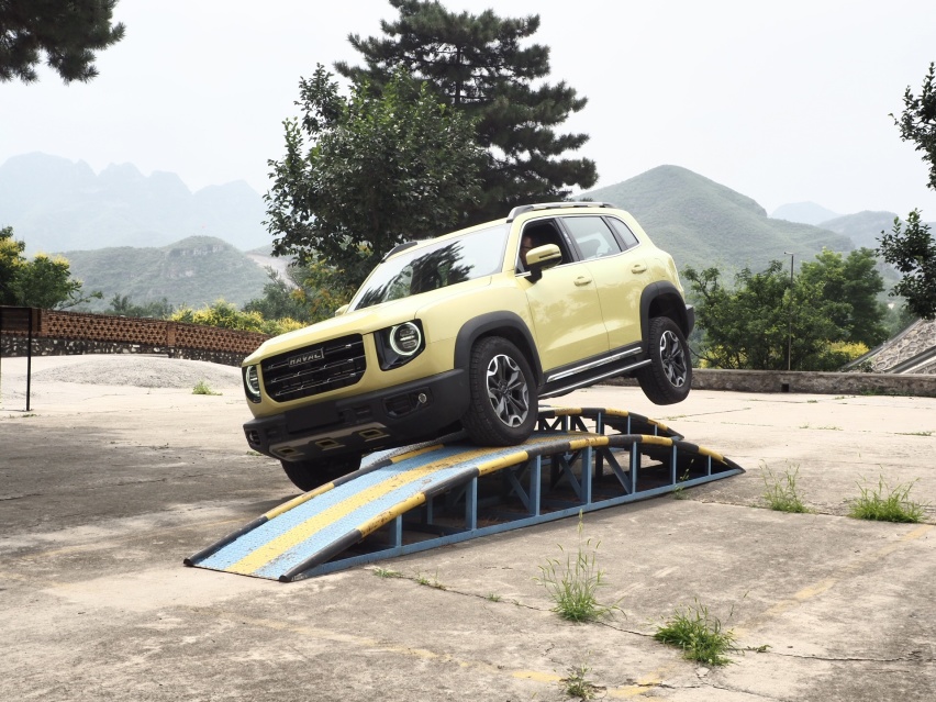 越野真较量，哈弗大狗和RAV4荣放究竟谁更“野”？