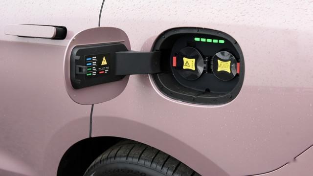 加速续航不如Model Y，但有华为系统加持，问界M5 EV能不能买？