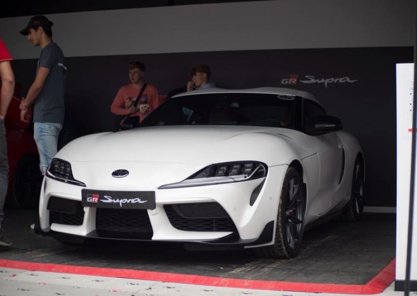 手动挡的丰田GR SUPRA，是不是比宝马更有操控快感？