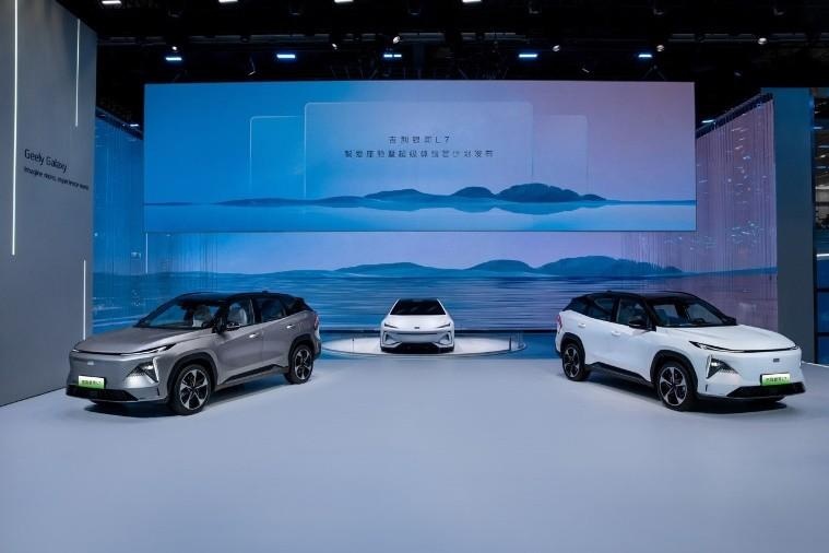 万众期待!20万内“家庭智能电混SUV”,吉利银河L7发布智爱座舱