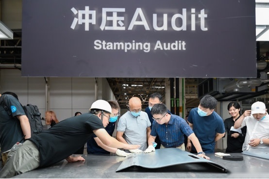 高阶辅助驾驶不是梦！极狐阿尔法S全新HI版完成交付