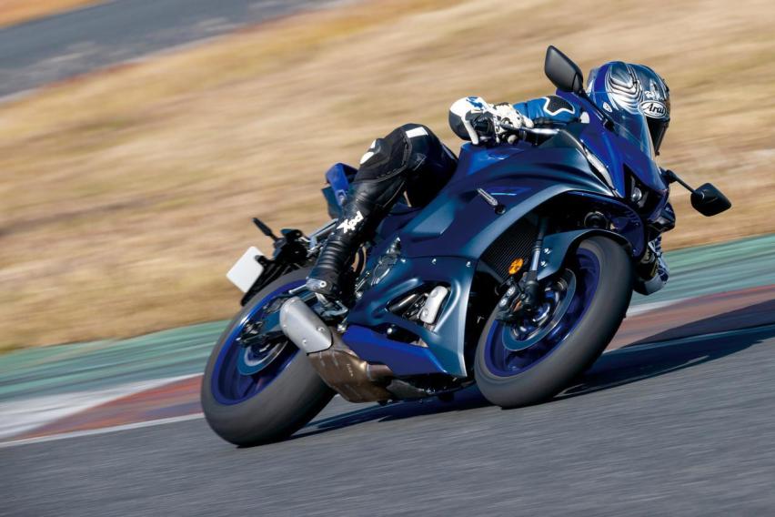 中排量性能街跑赛车，雅马哈YZF-R7详解，骑行舒适操控灵活
