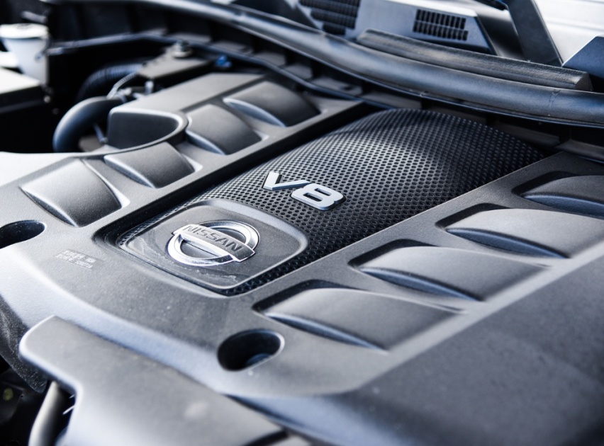 车长超5米3，后排座椅可放平，搭载5.6L V8引擎，气场比奥迪Q7强