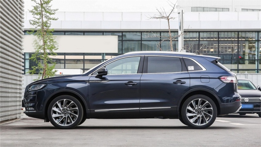 林肯航海家对比奥迪Q5L：40万能买V6，还看BBA吗？