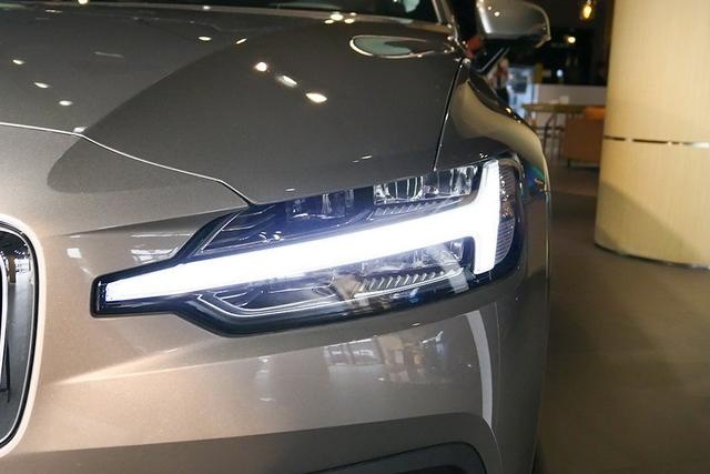 沃尔沃V60上市，33.99万起售的旅行车值得买？