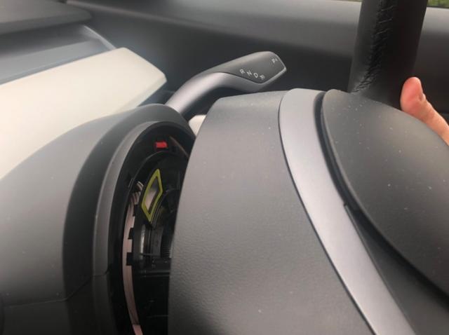 Model 3：已进入自动驾驶模式，方向盘脱离倒计时
