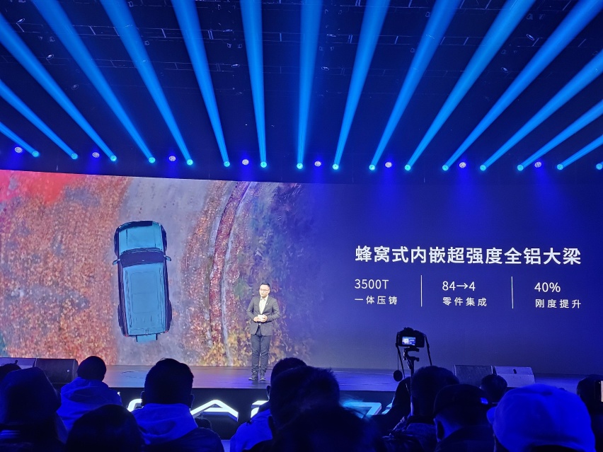 奇瑞iCAR 03机会与竞争剖析：吉姆尼“电替”，同时切入两块市场