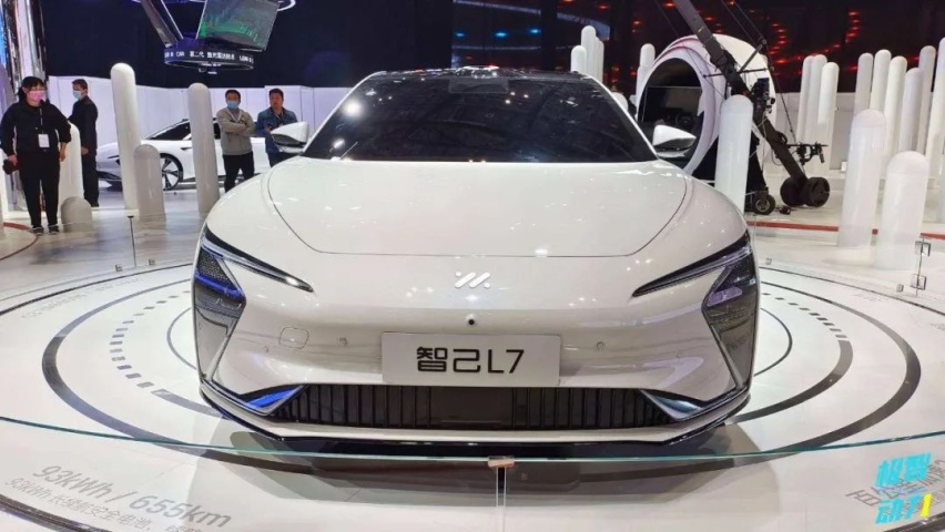 纯电车为何越卖越贵，智己L7真的值40万吗？