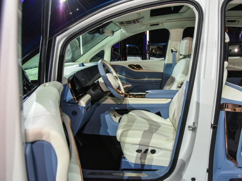 2022值得期待的MPV，岚图梦想家，双拼色车身+5.9s破百