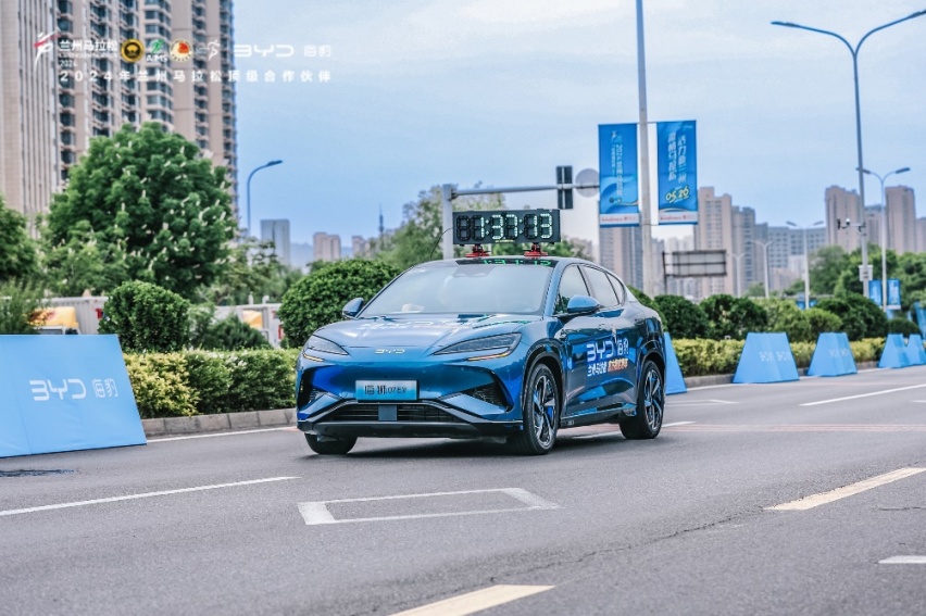 低碳环保 满电开跑！比亚迪海洋网助力2024兰马绿色办赛